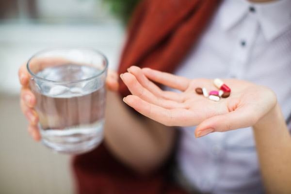 Người bệnh cần đi khám và tuân thủ theo đúng phương pháp điều trị của bác sĩ