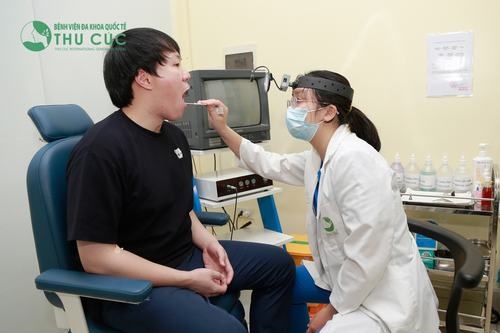 Bạn nên đến cơ sở chuyên khoa để thăm khám và điều trị khi mắc bệnh hạt xơ dây thanh quản