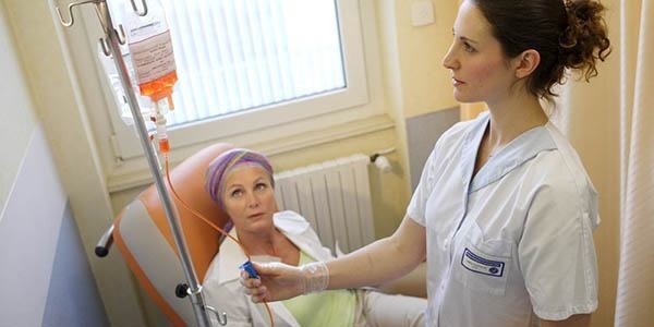 Hóa trị ung thư là phương pháp dùng các loại thuốc hóa chất nhằm tiêu diệt các tế bào ung thư