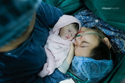 Nhật ký đi đẻ &#8220;không thể vui hơn&#8221; của mẹ bầu 9X: Đi đẻ vui như chơi Tết
