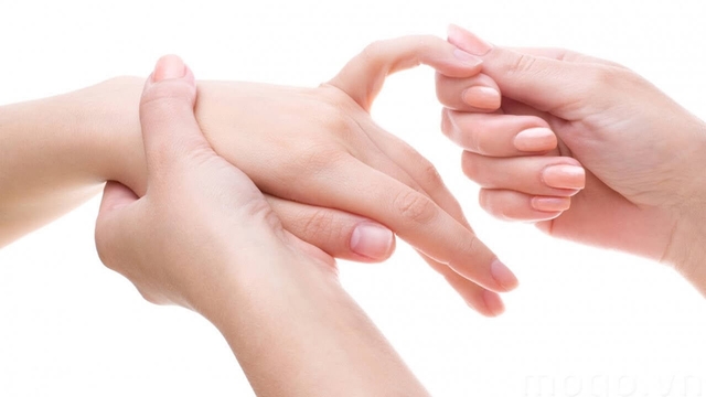 Ngón tay bị sưng và ngứa là bệnh gì?
