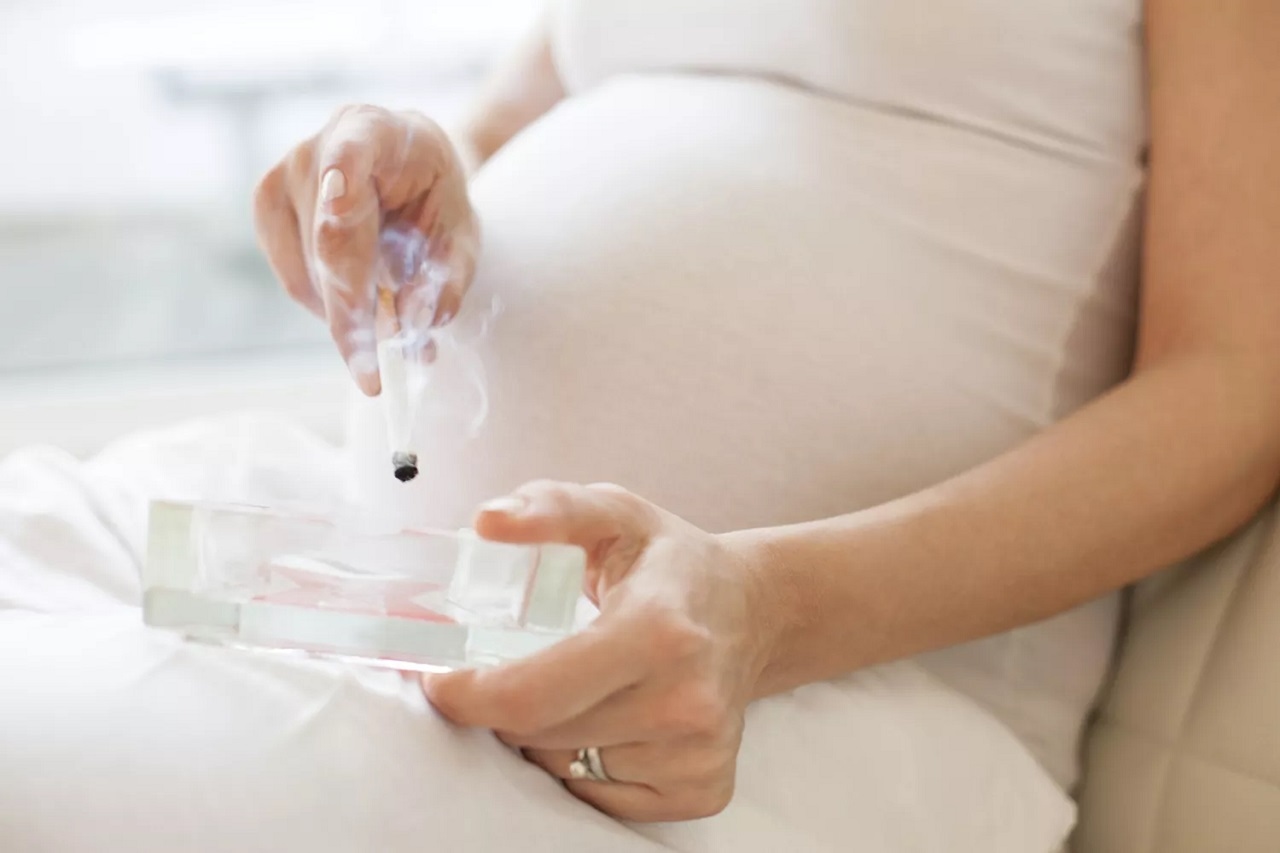 Tác hại của khói thuốc lá đối với bà bầu và cách phòng tránh