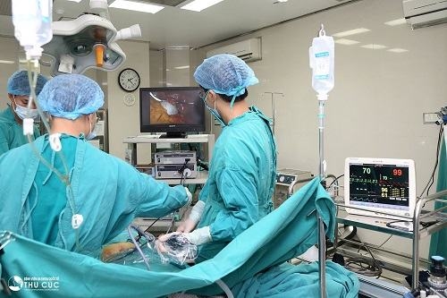 Bệnh viện Đa khoa Quốc tế Thu Cúc tập hợp đội ngũ bác sĩ giỏi, nhiều năm kinh nghiệm trong điều trị tổn thương đứt dây chằng khớp gối. 