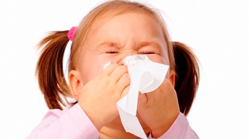 Viêm amidan có thể gây ra sự khó chịu ở vùng mũi trẻ