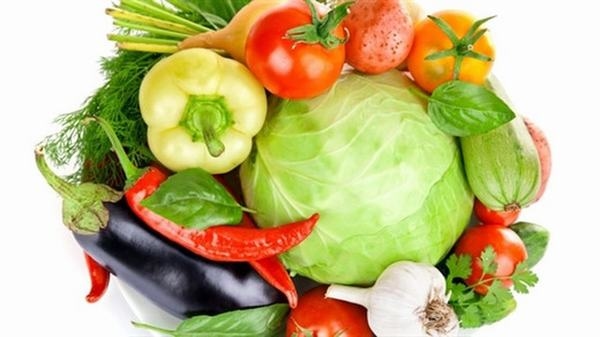 Tăng cường bổ sung rau xanh và các loại trái cây củ quả trong bữa ăn hàng ngày