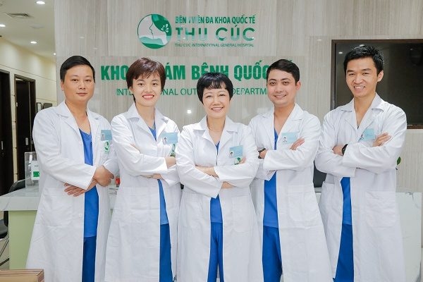 Bác sĩ nhổ răng