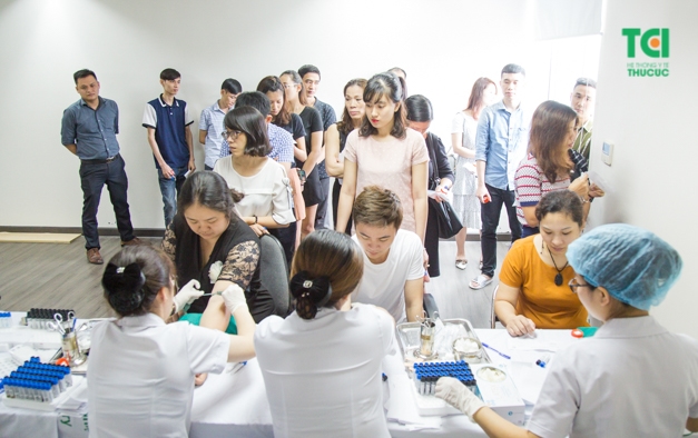 Xét nghiệm máu là quy trình bắt buộc trong gói khám sức khỏe định kỳ doanh nghiệp
