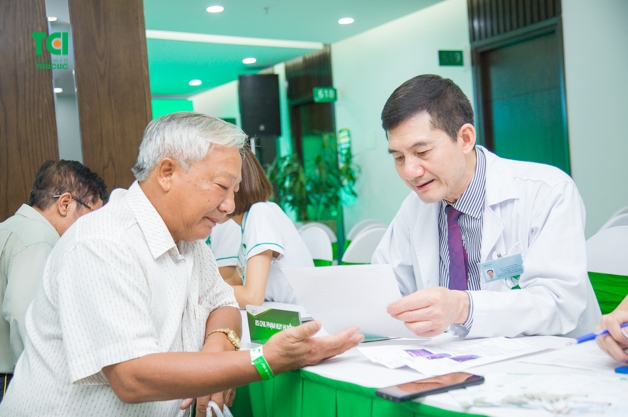 Các chuyên gia thận - tiết niệu có thể tư vấn chế độ ăn cho người bị sỏi thận để phòng và điều trị bệnh hiệu quả