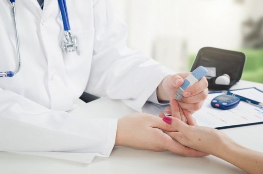 xét nghiệm đường huyết giúp phát hiện triệu chứng hạ đường huyết