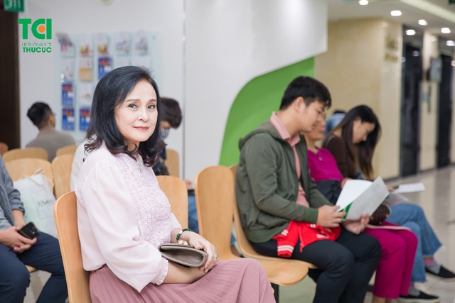NSND Hoàng Cúc &#8211; Khám sức khỏe