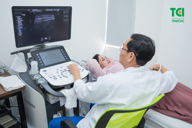 NSND Hoàng Cúc &#8211; Khám sức khỏe