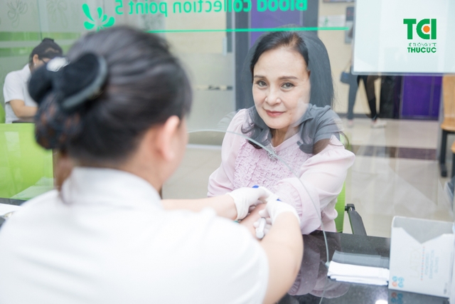 NSND Hoàng Cúc &#8211; Khám sức khỏe