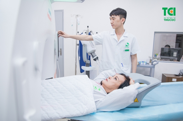 NSND Hoàng Cúc &#8211; Khám sức khỏe