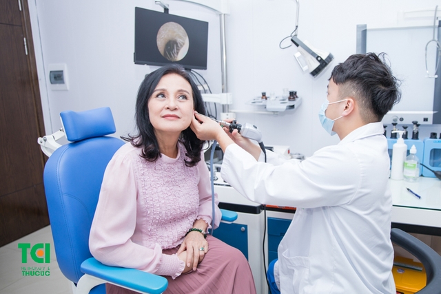 NSND Hoàng Cúc &#8211; Khám sức khỏe
