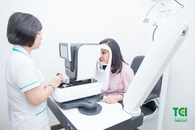 NSND Hoàng Cúc &#8211; Khám sức khỏe