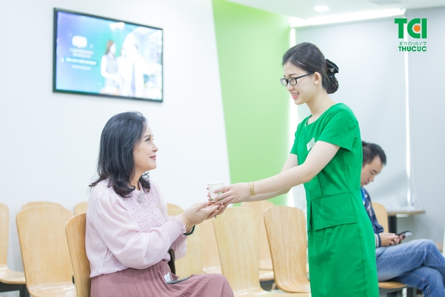 NSND Hoàng Cúc &#8211; Khám sức khỏe