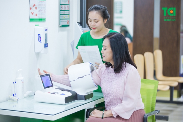 NSND Hoàng Cúc &#8211; Khám sức khỏe