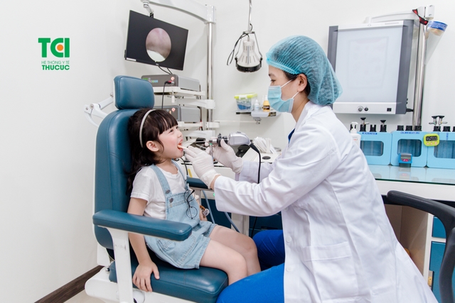 Vì sao viêm họng ở trẻ nhỏ có thể gây họa “khớp đớp tim”?