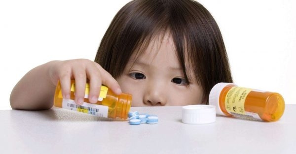 điều trị viêm tai giữa ở trẻ bằng kháng sinh