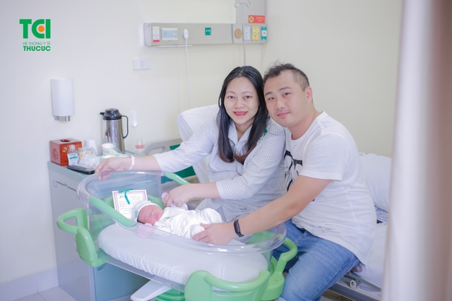 Hot mom Quỳnh Giang sinh con