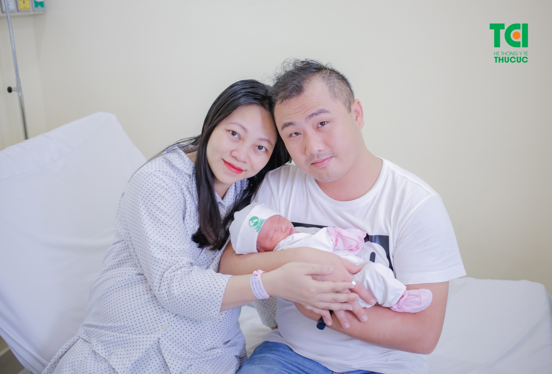 Hot mom Quỳnh Giang sinh con