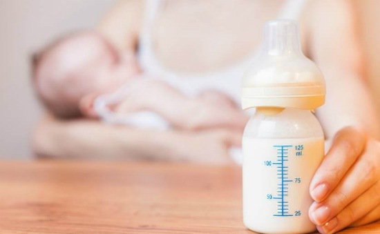 Mỗi ngày trẻ sơ sinh cần uống bao nhiêu sữa là đủ?