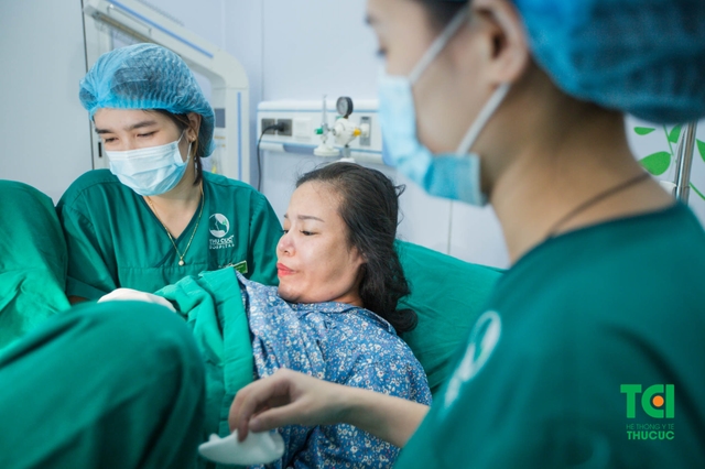 Cựu danh thủ &#8211; Bình luận viên bóng đá Phạm Như Thuần đưa vợ đi sinh
