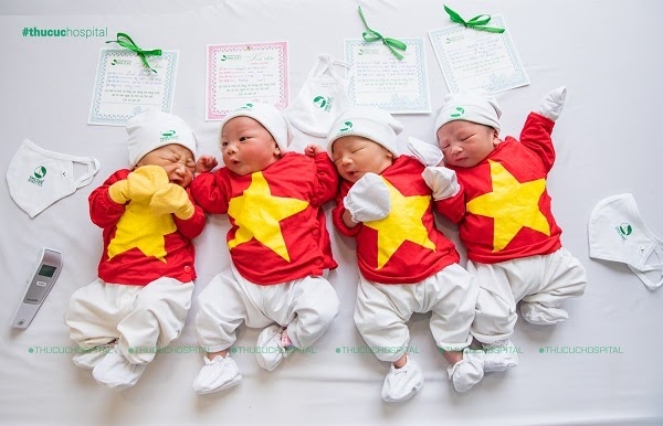 Những khoảnh khắc yêu thương của các bé chính là món quà tinh thần vô giá tiếp sức cho cuộc chiến chống dịch Covid-19