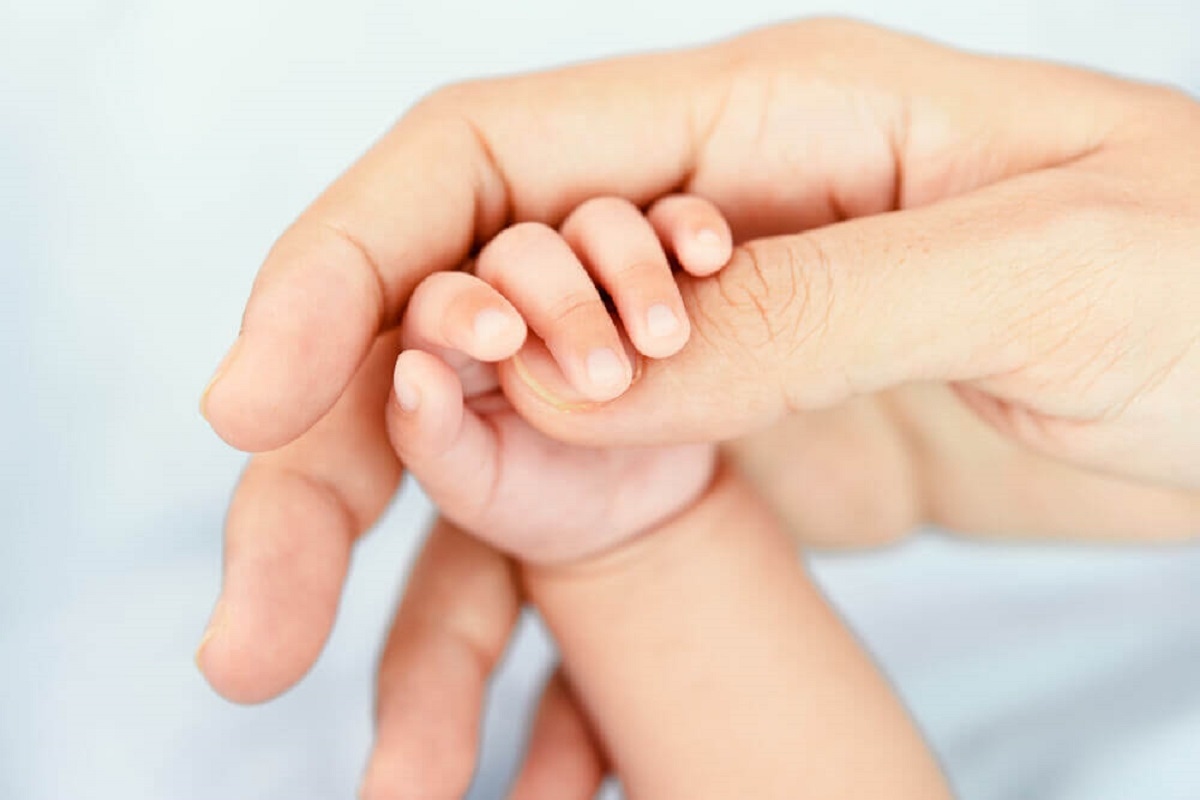 Mẹ cẩn thận khi trẻ có lòng bàn tay nhợt nhạt