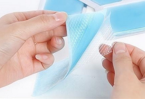tác hại của dùng miếng dán hạ sốt đối với trẻ con