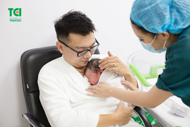 Người mẫu ảnh Mạnh Khánh Chi đi sinh
