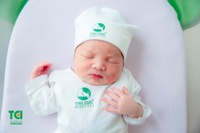 Người mẫu ảnh Mạnh Khánh Chi đi sinh
