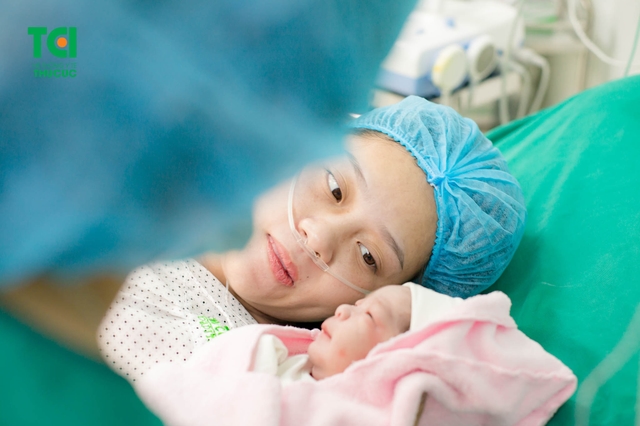 Gia đình Diễn viên Trung Ruồi đón bé yêu chào đời