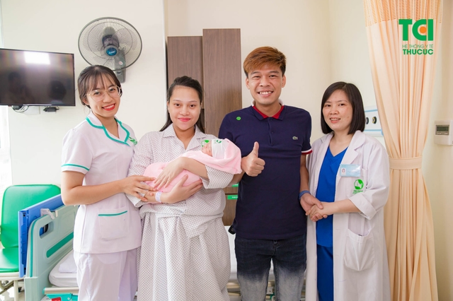 Gia đình Diễn viên Trung Ruồi đón bé yêu chào đời