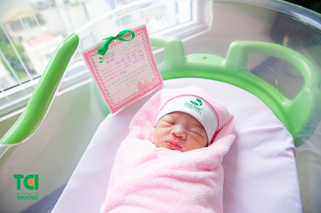 Gia đình Diễn viên Trung Ruồi đón bé yêu chào đời