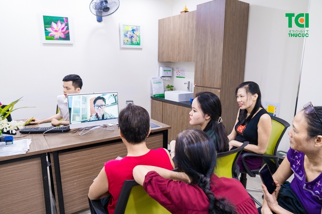 Khám bệnh trực tuyến với bác sĩ