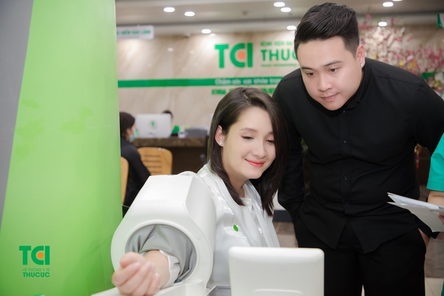 Diễn viên Trịnh Khánh Linh đi khám thai 36 tuần