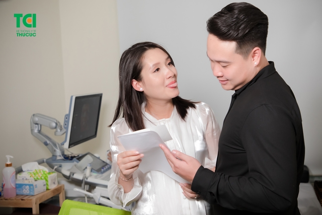 Diễn viên Trịnh Khánh Linh đi khám thai 36 tuần
