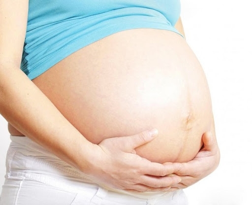 Bụng bầu tụt xuống có thể là một trong những dấu hiệu sắp sinh con rạ trước một tuần 
