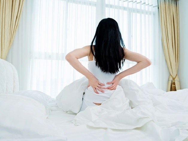 Đau lưng là dấu hiệu có thai sớm của nhiều chị em phụ nữ