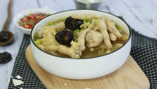 Sinh mổ ăn thịt gà được không? Những lưu ý cho mẹ bầu