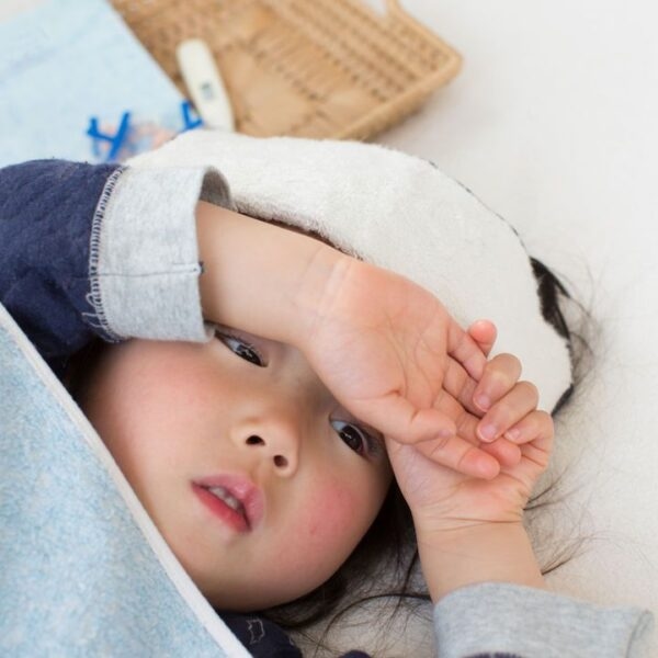 sốt virus ở trẻ em kéo dài bao lâu