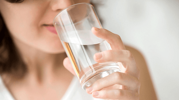 Cần uống nhiều nước để ngăn ngừa sỏi tiết niệu