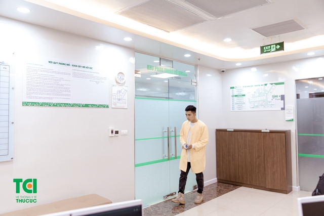 Diễn viên Mạnh Quân hồi hộp đưa vợ đi sinh vì vỡ ối sớm