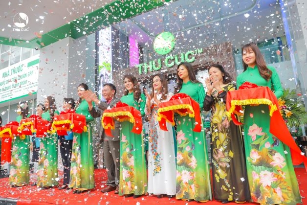 Phòng khám ĐKQT Thu Cúc tại 216 Trần Duy Hưng với diện tích 7000m2, với nhiều phòng khám chuyên khoa.