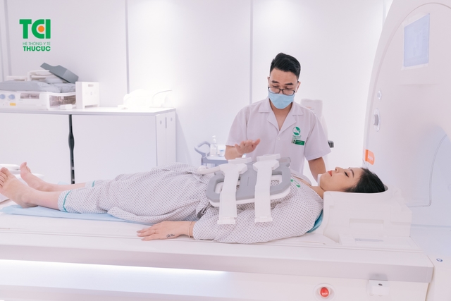 MC Hoàng Linh &#8211; Khám sức khỏe tại Bệnh viện Thu Cúc
