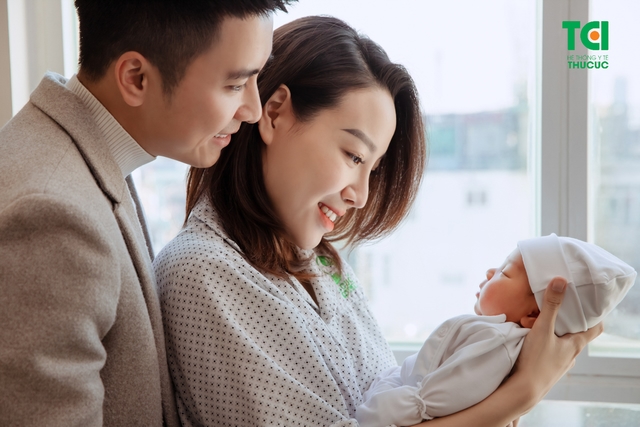 Diễn viên Mạnh Quân hồi hộp đưa vợ đi sinh vì vỡ ối sớm