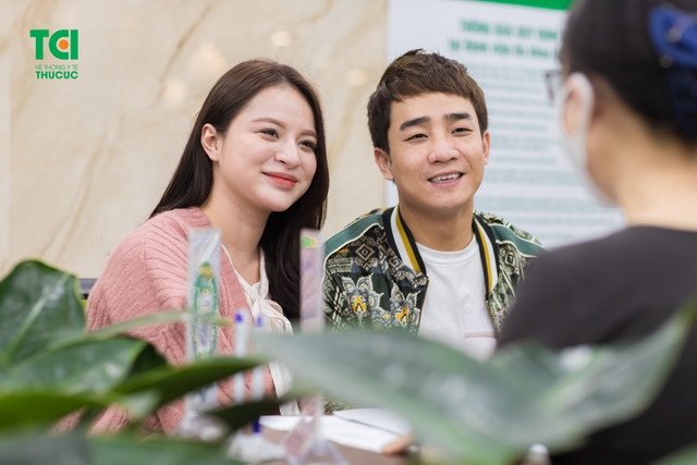 Gia đình diễn viên Đỗ Duy Nam &amp; Ngọc Anh Berry đi khám thai 16 tuần