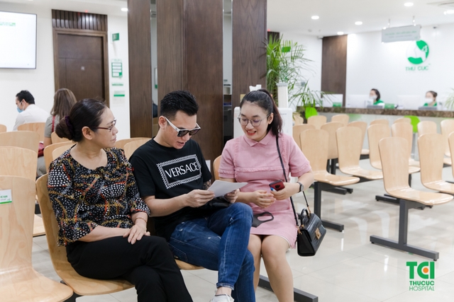 Mẹ ca sĩ Khắc Việt khám sức khỏe tầm soát nâng cao