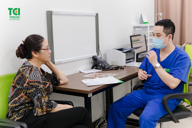 Mẹ ca sĩ Khắc Việt khám sức khỏe tầm soát nâng cao